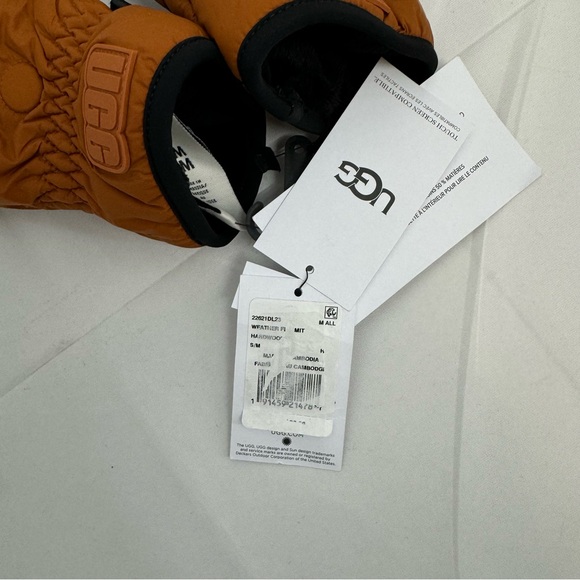 UGG Men's Water-Resistant Recycled Nylon Flip Mitten Glove Fox Fur  Lined S/M - Picture 6 of 11